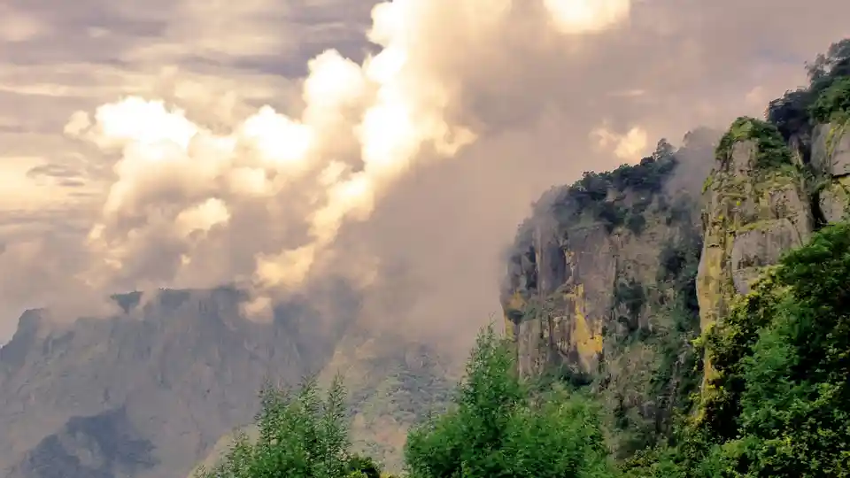 You are currently viewing Explore India’s Hill Stations: Your Ultimate Travel Guide.